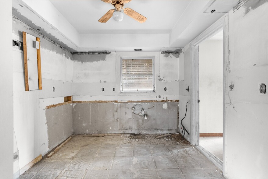 More Photos Of 11533 Spring Hill Dr, Spring Hill Office Residential For Sale