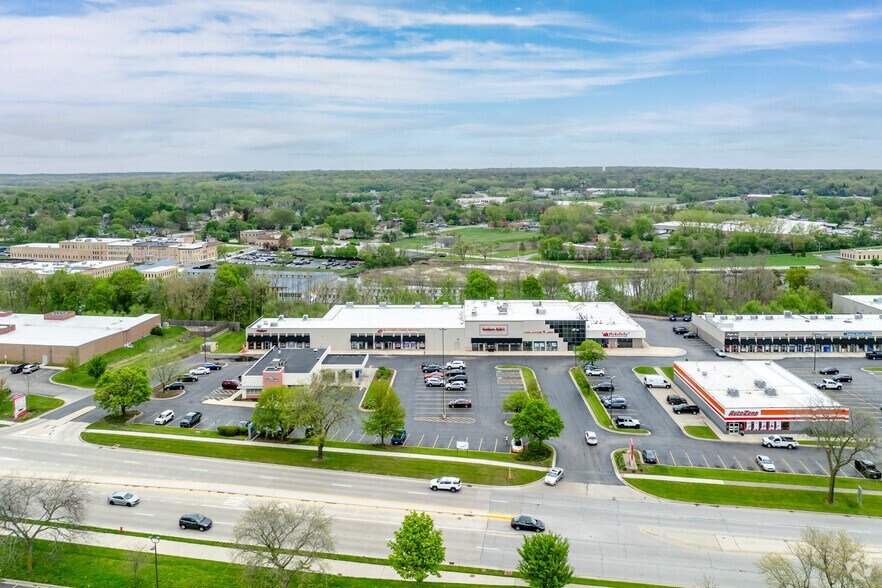 More Photos Of 180-200 S Western Ave, Carpentersville Unknown For Lease