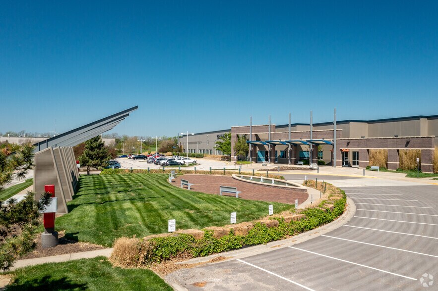 More Photos Of 17100-17150 W 118th Ter, Olathe Office For Lease