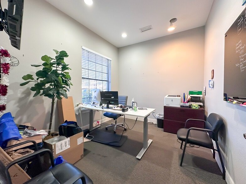 More Photos Of 180 Fitzgerald Rd, Lakeland Office For Sale