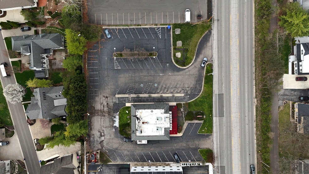More Photos Of 2055-2081 Riverside Dr, Upper Arlington Restaurant For Sale