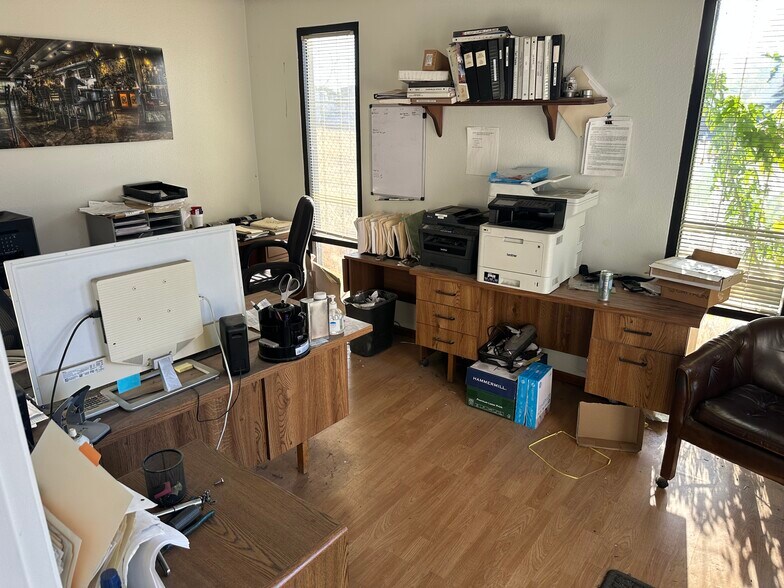 More Photos Of 4100 Well Tech Way, Bakersfield Warehouse For Lease