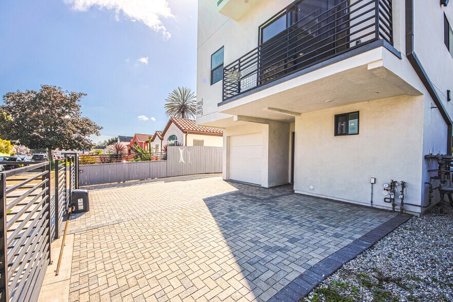 More Photos Of 1923 Carmona Ave, Los Angeles Multifamily For Sale