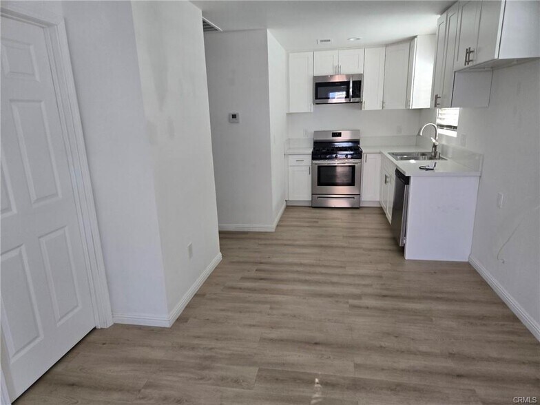 More Photos Of 1484 N Clybourn Ave, Burbank Apartments For Sale
