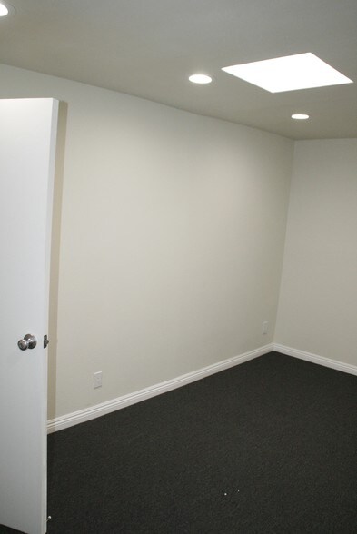 More Photos Of 25915 Senator Ave, Harbor City Warehouse For Lease