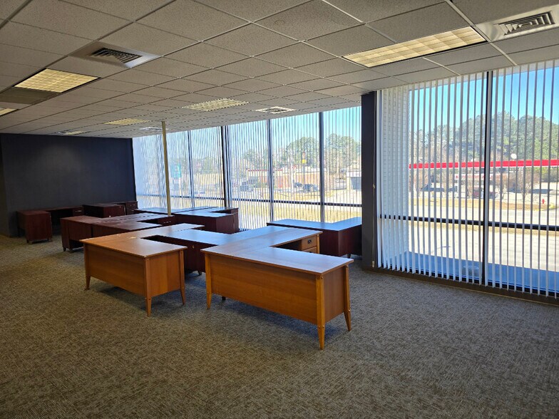 More Photos Of 1208 E Main St, Havelock Office For Sale