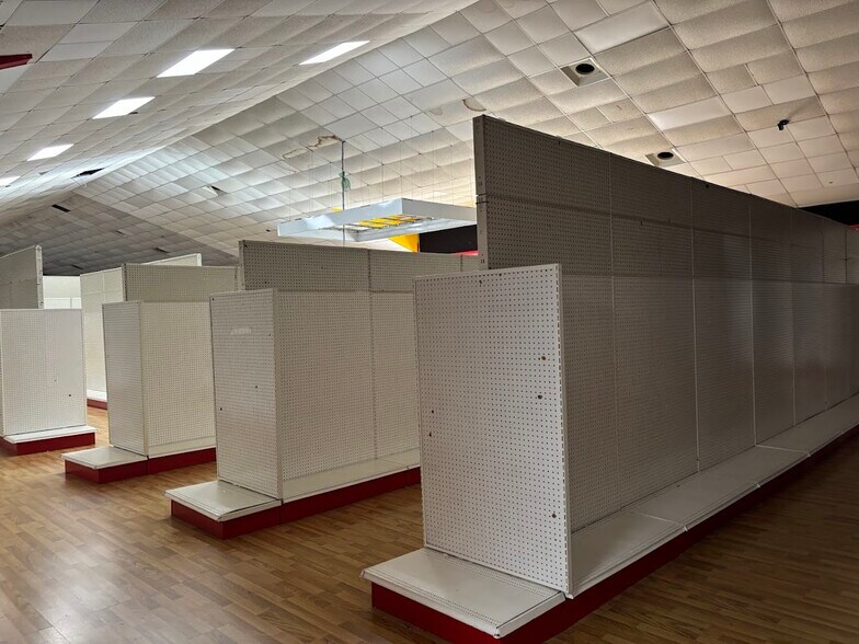 More Photos Of 311 S Range Ave, Denham Springs General Retail For Sale