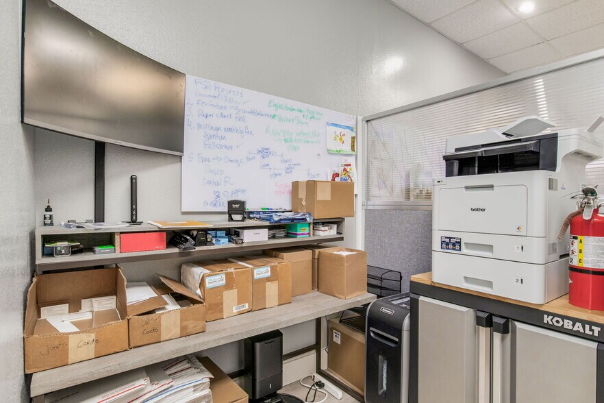 More Photos Of 913 Gulf Breeze Pky, Gulf Breeze Storefront Retail Office For Sale