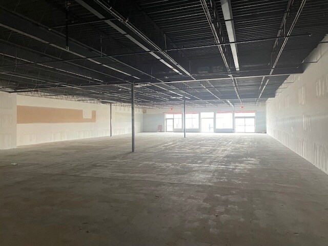 More Photos Of 831-923 W Clairemont Ave, Eau Claire Storefront For Lease