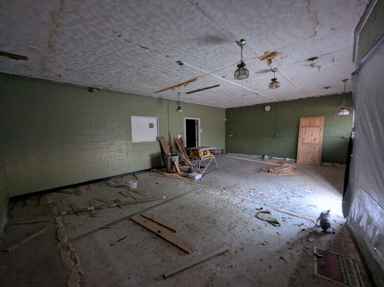 More Photos Of 2416 E Huron Rd, Au Gres Storefront Retail Office For Sale