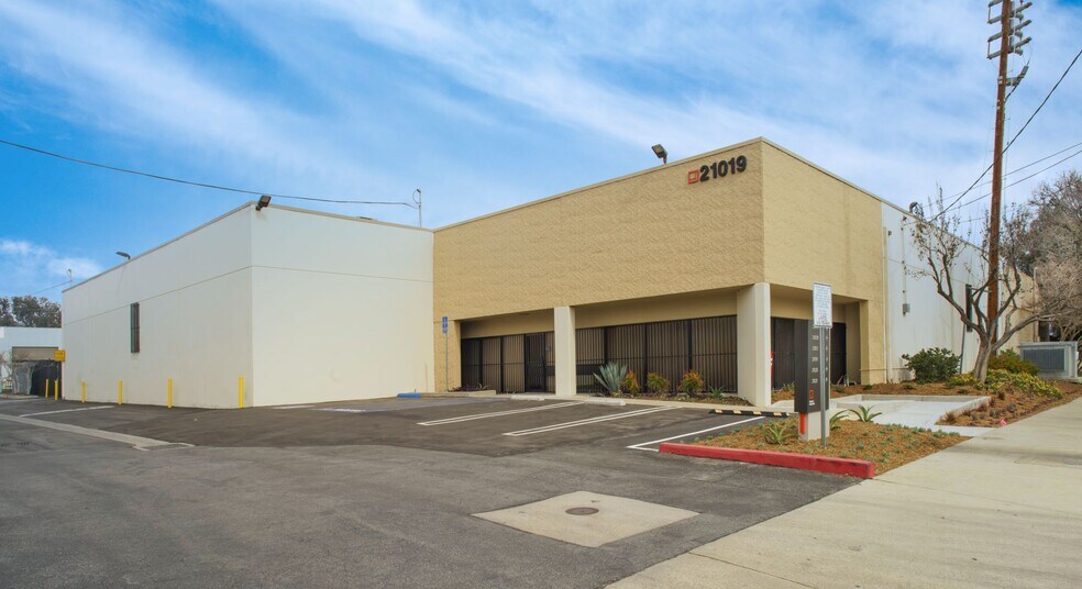 More Photos Of 21045-21051 Osborne St, Canoga Park Unknown For Lease