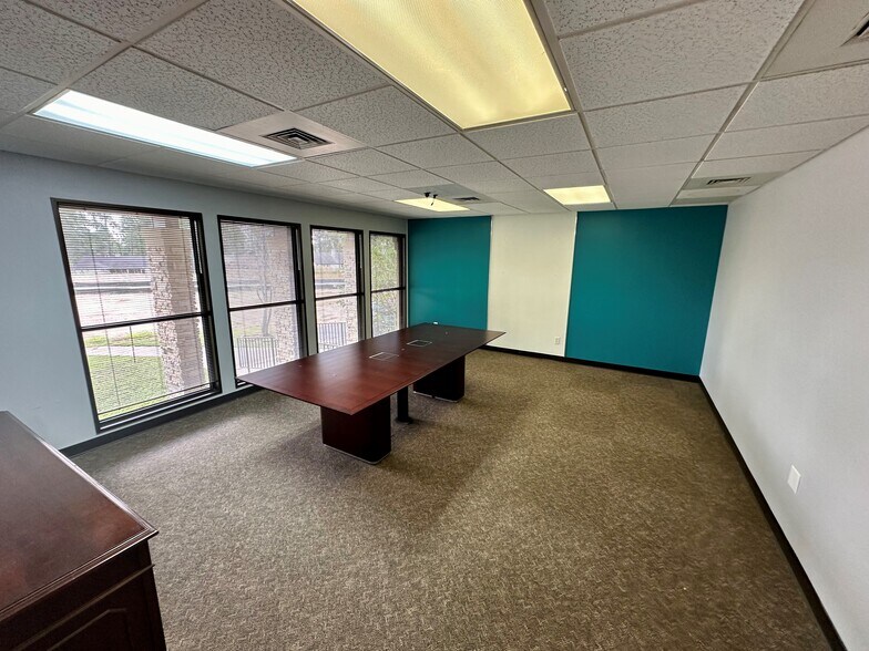 More Photos Of 704 Longmire Rd, Conroe Medical For Lease