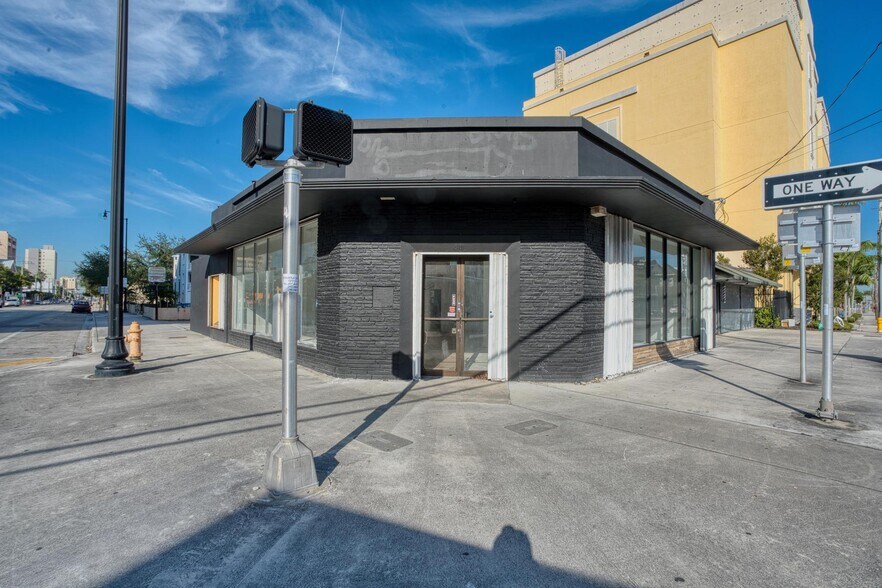 More Photos Of 801 SW 1st St, Miami Freestanding For Sale