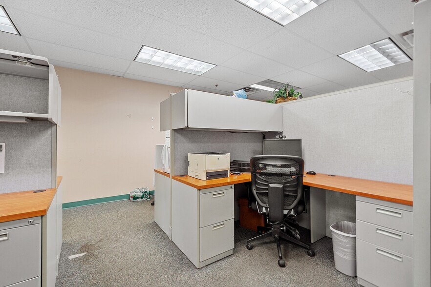 More Photos Of 67 Whalon St, Fitchburg Storefront For Lease