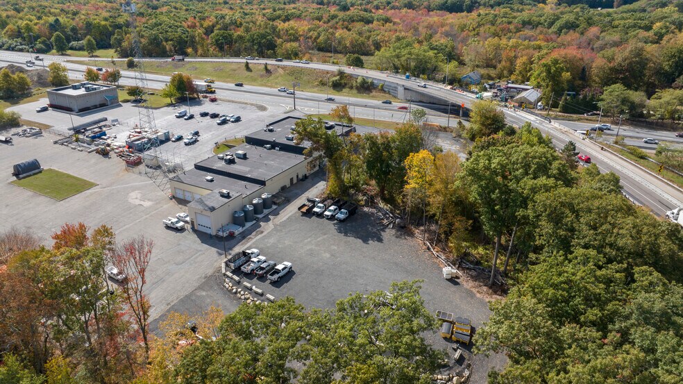 More Photos Of 1320 Eddie Dowling Hwy, Lincoln Showroom For Sale