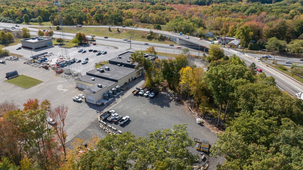 More Photos Of 1320 Eddie Dowling Hwy, Lincoln Showroom For Lease