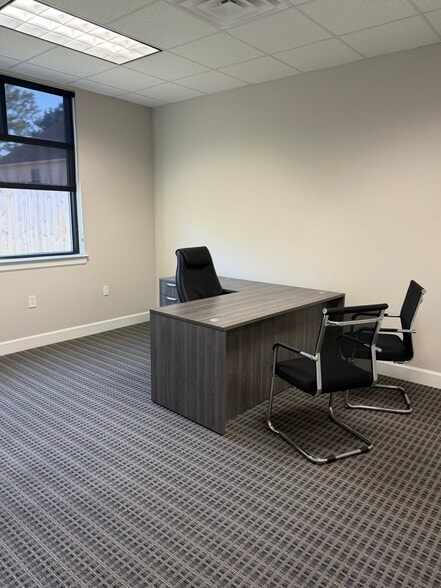 More Photos Of 633 E Fernhurst Dr, Katy Medical For Lease