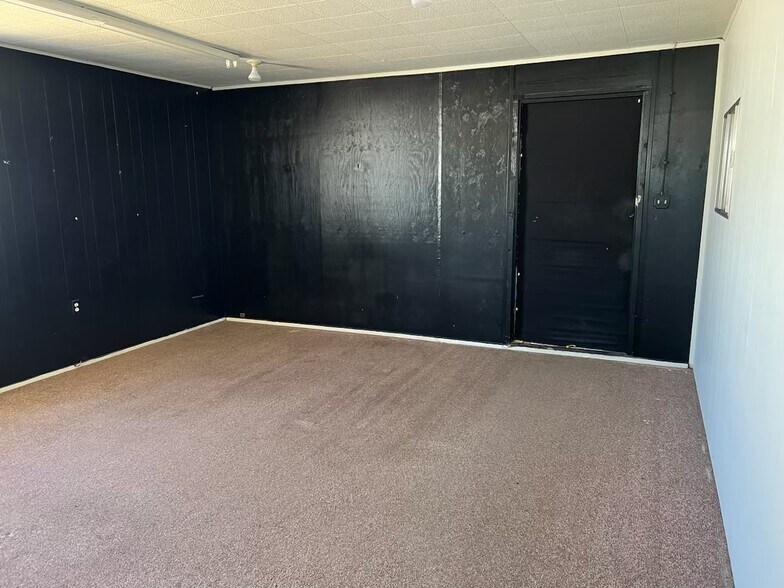 More Photos Of 5694 Mother Lode Dr, Placerville Service For Lease