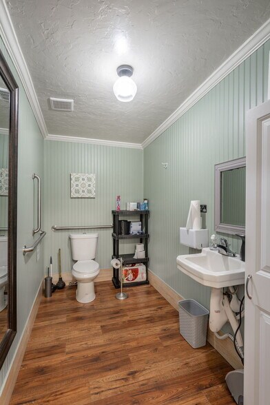 More Photos Of 2516 Willow Creek Rd, Prescott Freestanding For Sale