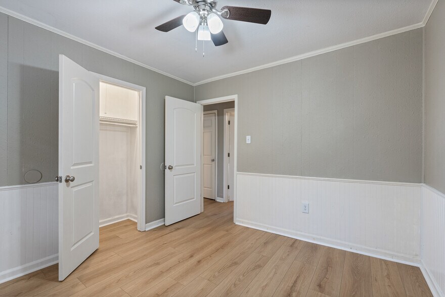 More Photos Of 16 Linder Rd, Greenbrier Apartments For Sale