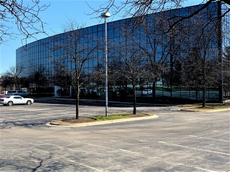 More Photos Of 650 E Algonquin Rd, Schaumburg Office For Lease
