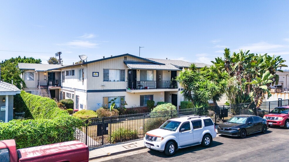 Primary Photo Of 2027 S Ridgeley Dr, Los Angeles Apartments For Sale
