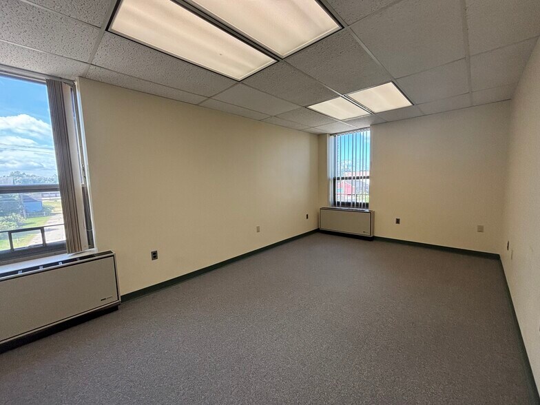 More Photos Of 40 Winter St, Rochester Office For Sale