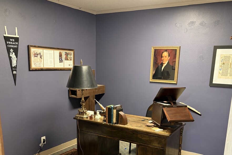 More Photos Of 201 Kathey Street, Weatherford Religious Facility For Sale