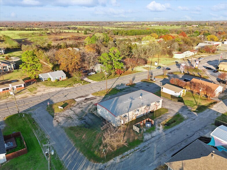 More Photos Of 317 W FM 120, Pottsboro General Retail For Sale