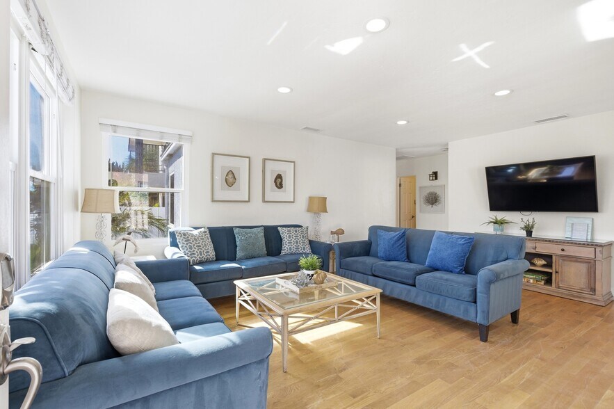 More Photos Of 1544 Chalcedony St, San Diego Apartments For Sale