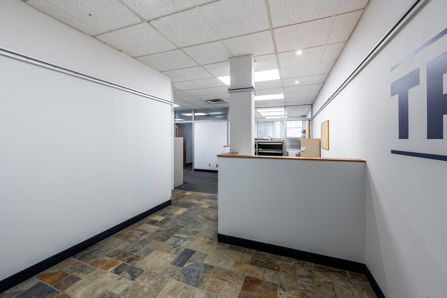 More Photos Of 5929 Rte Transcanadienne, Montréal Loft Creative Space For Lease