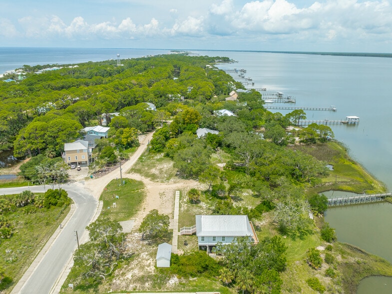 More Photos Of 127 Harbor Cir, Panacea Office Residential For Sale