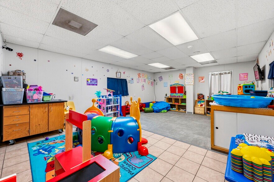 More Photos Of 16737 Sprawling Oaks Dr, Conroe Daycare Center For Sale