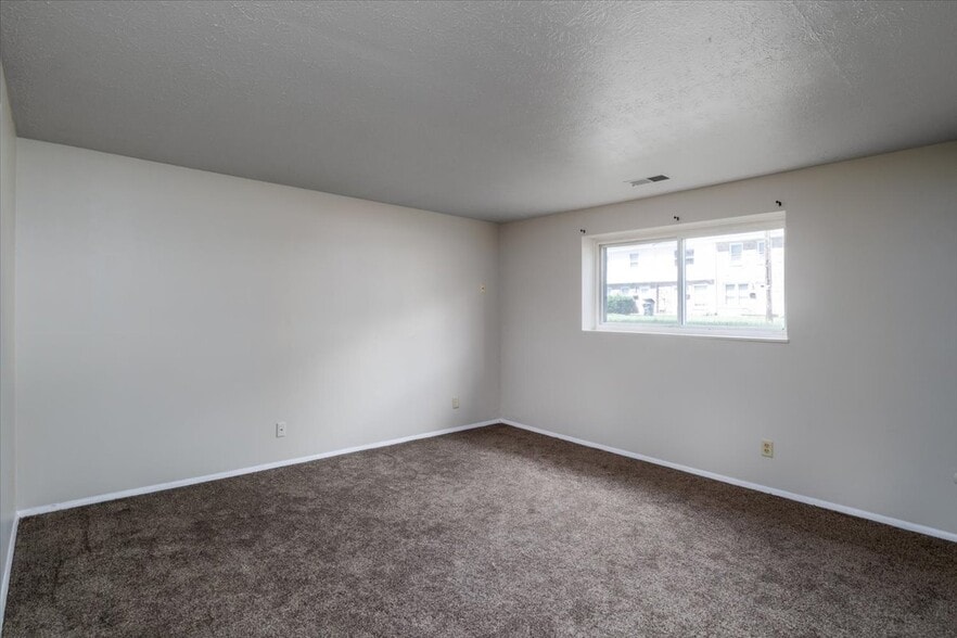 More Photos Of 1803 Cromwell Dr, Akron Apartments For Sale