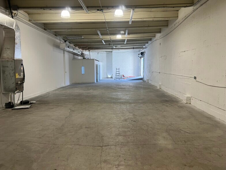 More Photos Of 570-574 NW 26th St, Miami Showroom For Lease