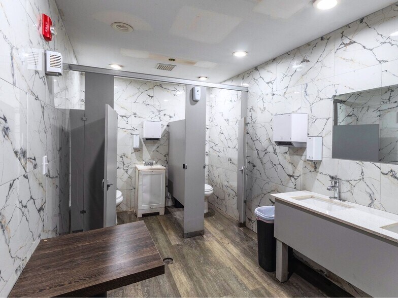 More Photos Of 3490 NW 32nd Ave, Miami General Retail For Sale