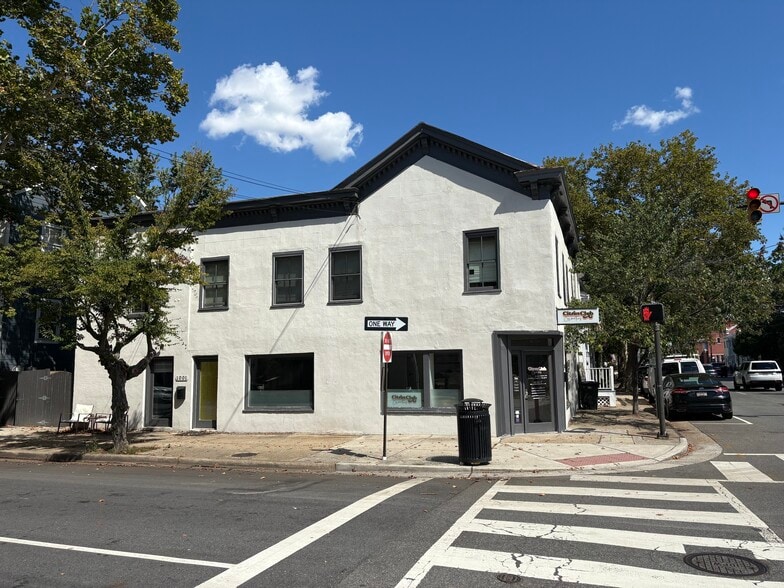 More Photos Of 300 N Patrick St, Alexandria Apartments For Sale