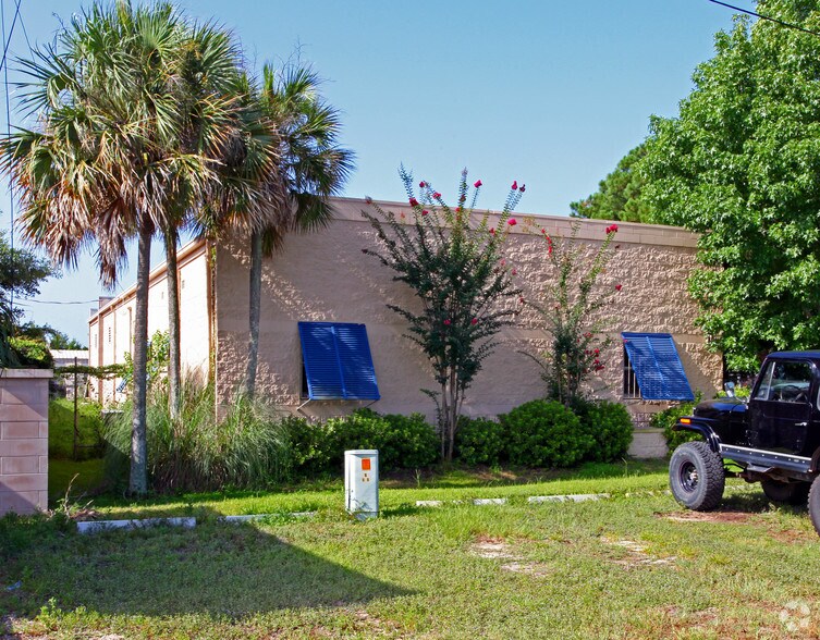 More Photos Of 10 Industrial St, Fort Walton Beach Flex For Lease