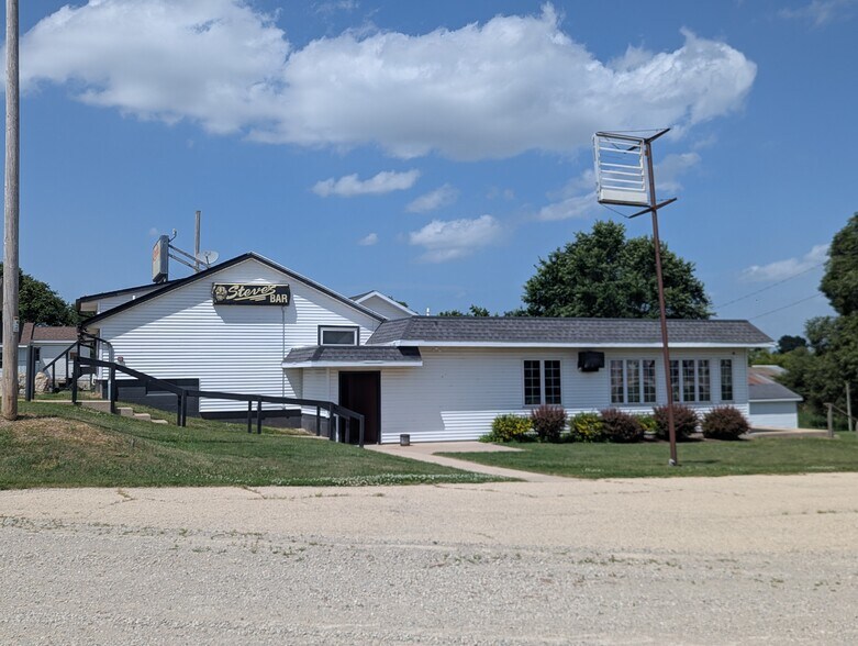 More Photos Of N1016 County Road L, Watertown Restaurant For Sale