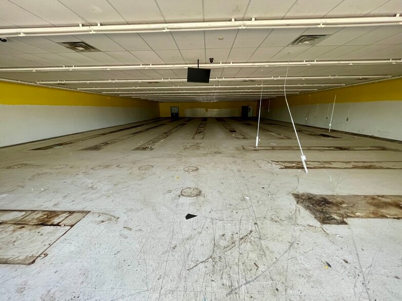 More Photos Of 907 US Highway 287 N, Grapeland Freestanding For Lease