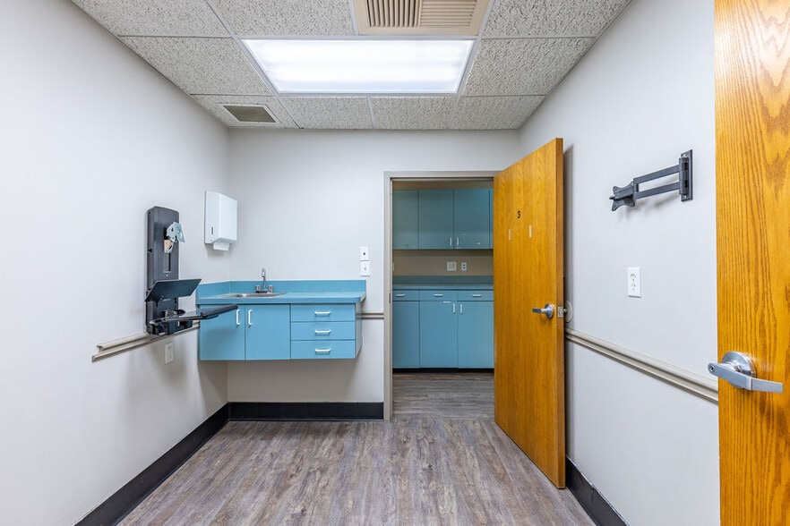 More Photos Of 2787 SE Cobb Dr, Smyrna Medical For Sale