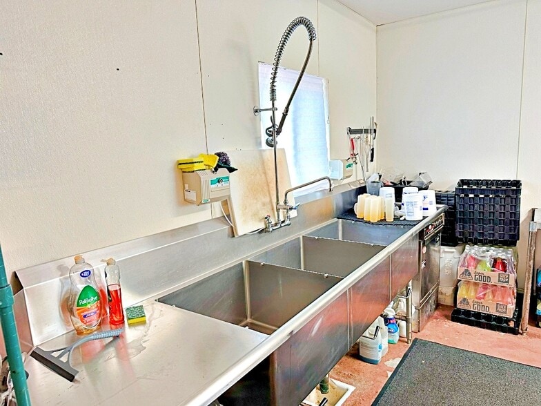 More Photos Of 8508-8510 N 30th St, Omaha Restaurant For Sale