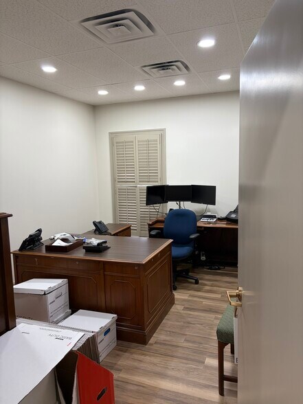 More Photos Of 823 Chickamauga Ave, Rossville Office For Lease