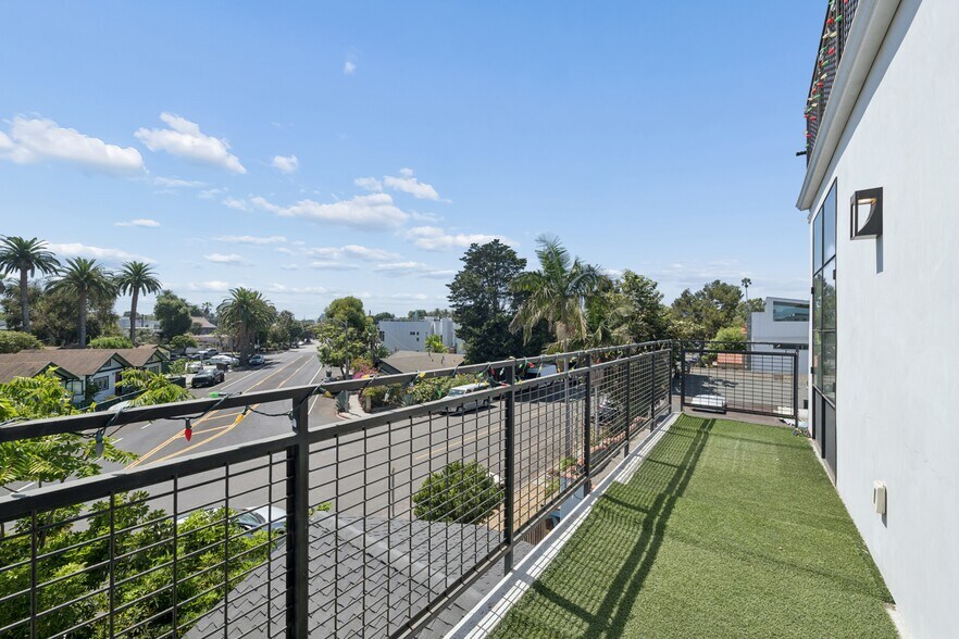 More Photos Of 1317 Cabrillo Ave, Venice Flex For Sale