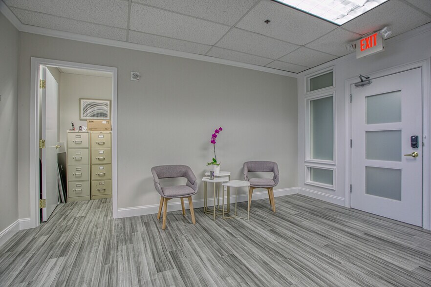 More Photos Of 6065 Roswell Rd NE, Atlanta Office For Sale