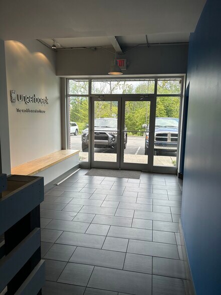 More Photos Of 2575 Willow Point Way, Knoxville Office For Lease