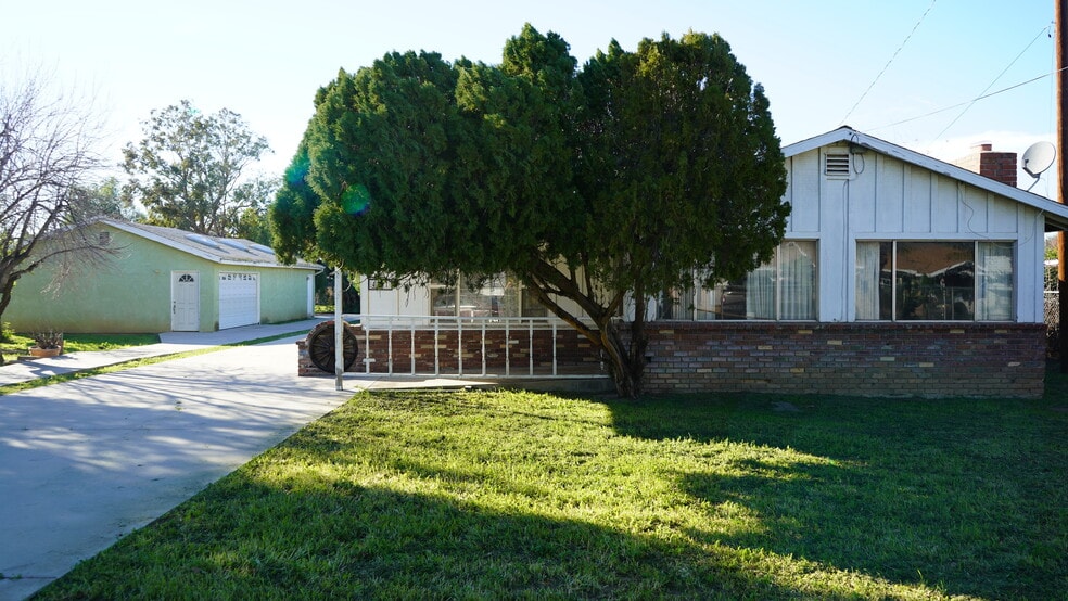 Primary Photo Of 4451 Glen St, Riverside Multifamily For Sale