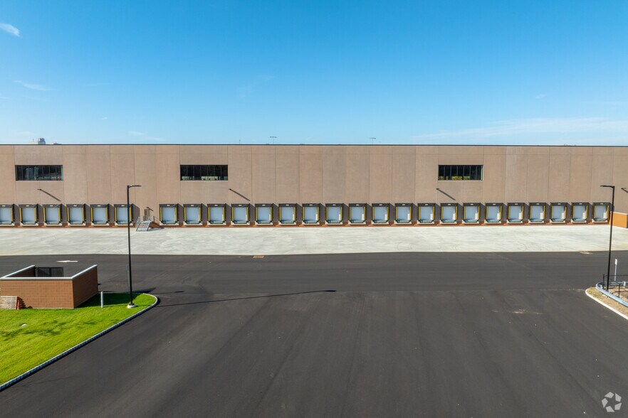 More Photos Of 936 Harrison Ave, Kearny Distribution For Lease