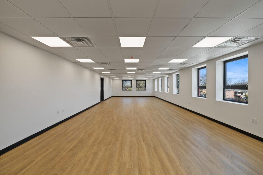More Photos Of 6-12 Hoover Ave, Haverstraw Warehouse For Lease