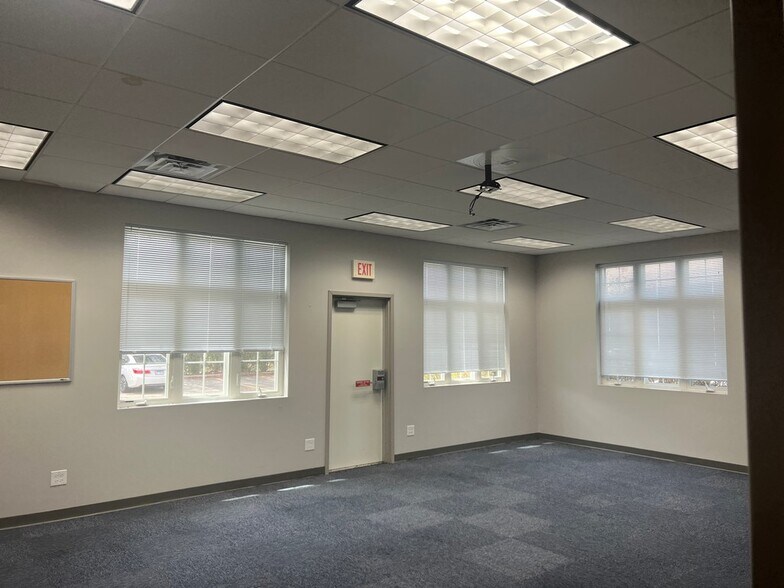 More Photos Of 446 N II Route 31, Crystal Lake Office For Sale
